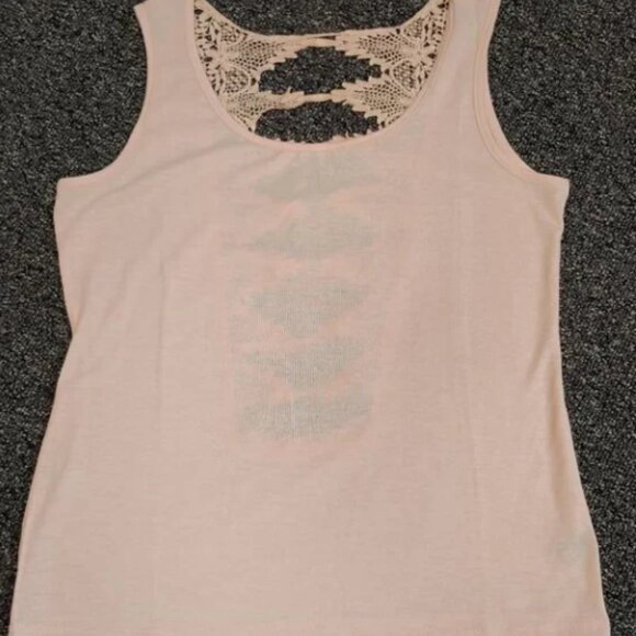 BOGO🎀Bundle of 3 Tank Tops- Size L - Picture 7 of 8